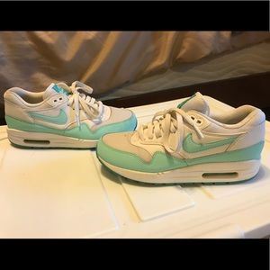 Nike Women’s Air Max 90s